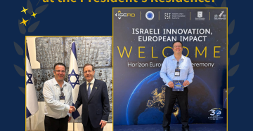 Assoc. Prof. Guy Mahrez at a ceremony honoring the winners of the Horizon Europe program